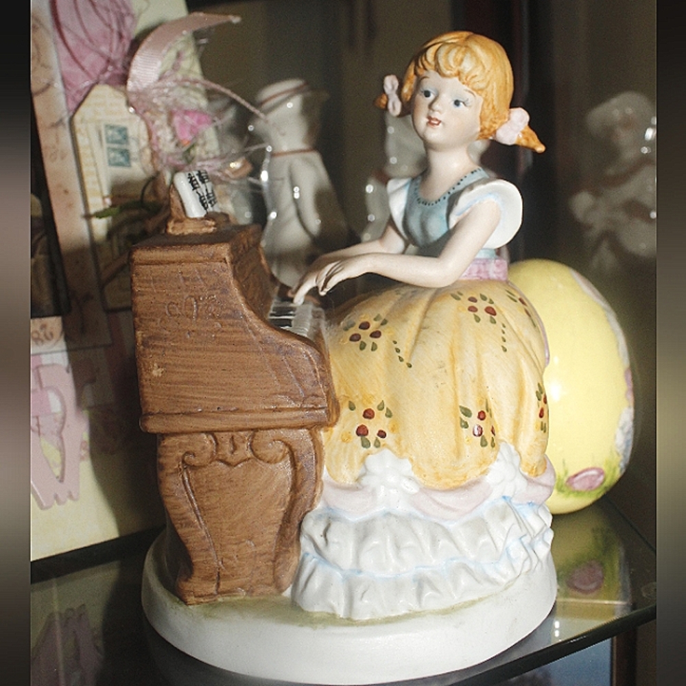 Vintage Hand Painted Girl Playing piano Lefton music box with switch.